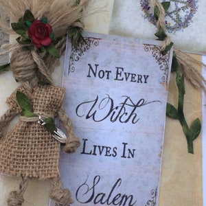 Poupée sorcière de jardin talisman porte-bonheur guide de protection breloque imbolc jute de jute avec breloque truelle de jardin coffret cadeau