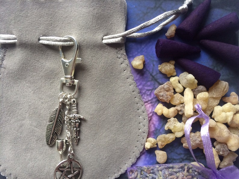 Pouch for simples herbs incense ritual sundries belt pouch spell bag wicca keyring clip charms