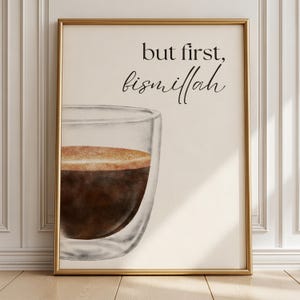 Pero primero Bismillah Café Arte de pared Islámico Imprimible Decoración de cocina musulmana Regalo de Ramadán Eid Descarga digital Cita inspiradora islámica Arte