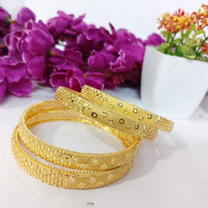 Traditionelle Braut Hochzeit Armreifen Vergoldete Armreifen Ein Satz von 4 Armreifen Armbänder Party Wear Armreifen Schmuck Indische Armreifen Frauen Schmuck