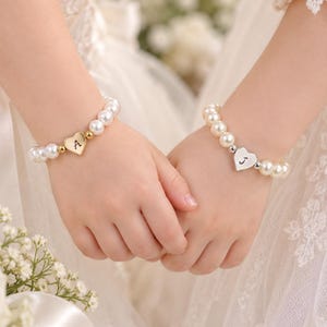 Pulsera de perlas personalizada para niños, pulsera de perlas con dije de corazón con inicial, pulsera para propuesta de dama de honor, pulseras para bebés, regalos para damas de honor