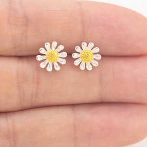 925 Sterling Silver Daisy Earrings, Dainty Silver Daisy Flower  Earrings, Flower Stud Earrings, Floral Studs, Minimalist Earrings