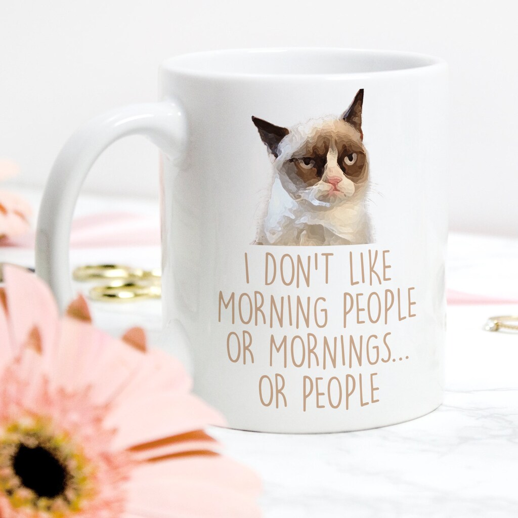 Tazza Divertente 'I Don't Like Morning People Or Mornings Or People' Bianca Con Bordo Blu 330ml – Regalo Uomo/Donna