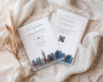 Op de afbeelding: Trouwuitnodigingsset met een aquarel skyline van New York City. De uitnodiging bevat de namen Lily Anderson & Daniel Johnson, de datum 15 september 2035 en RSVP-details. De set bevat een envelop en een detailkaart.