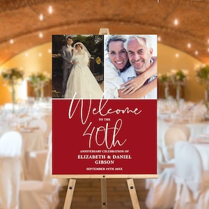 Pode incluir: Um sinal de boas-vindas vermelho e branco com uma colagem de fotos de um casal. O sinal diz "Bem-vindos ao 40º aniversário de Elizabeth & Daniel Gibson Setembro 19th 20XX".