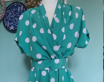 Vintage 1980s polka dot skater mini dress with pockets, size xs vintage dress, size 0, size 2, petite, green, wrap top dress, shoulder pads