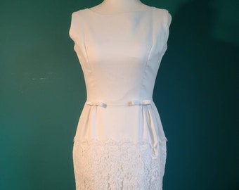 Vintage 1950s wiggle dress, 50s wiggle dress, 1950s wedding dress, 50s white dress, size xs, guipure lace, boat neck, sheath dress, cotton