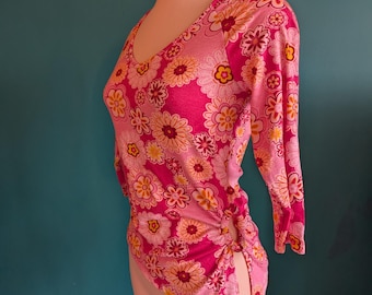 Women's Vintage Y2K floral top with cutout 2000s  floral asymmetrical hem size small medium