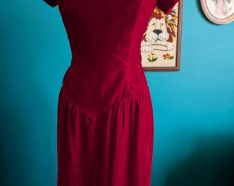 Vintage rotes Samt-Maxikleid mit Carmen-Ausschnitt, Größe M