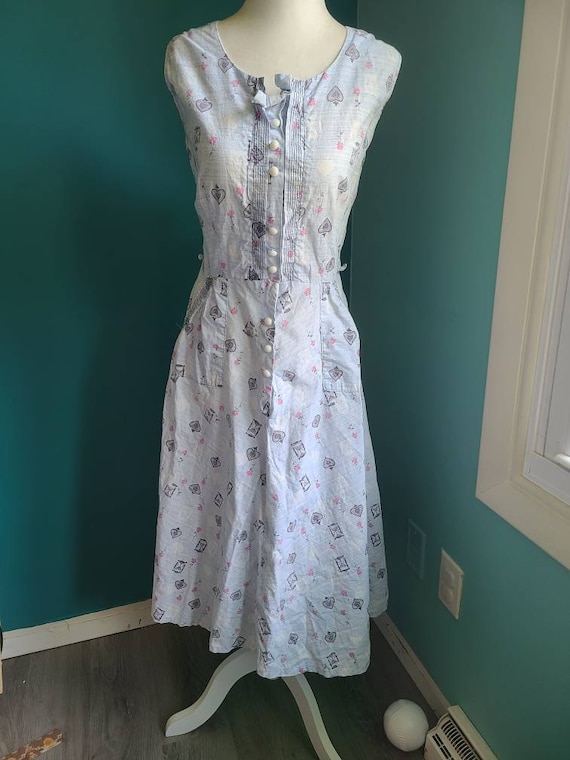 Size / 1940s Novelty Print dress with pockets, co… - image 1