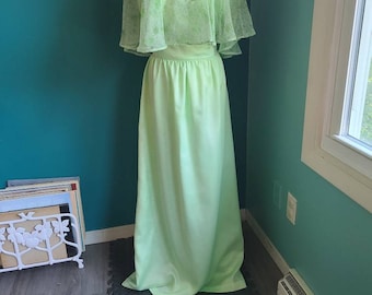 Vintage 70s green cape dress, vintage 70s maxi dress, 1970s retro formal maxi dress, pastel green maxi dress, boho maxi dress, cottagecore