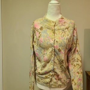 Size medium/ Vintage cardigan, angora cardigan, floral, wool cardigan, pearl buttons, 1960s cardigan, 1950s cardigan, pinup, rockabilly