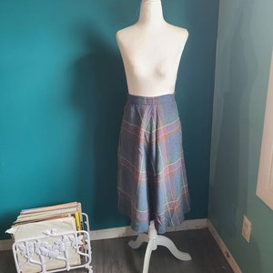 Size large/ Vintage wool skirt, vintage plaid skirt, a line skirt, midi skirt, 1970s skirt, pastel, purple, gray