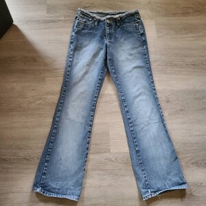 Size xs/ size 0 / Vintage y2k low rise flare leg jeans, frayed, raw hem, medium wash, boot cut, 2000s, vintage denim