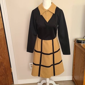 Size medium  / Vintage dress, wing tip collar, 1960s dress, mod dress, sheath dress, knit, rib knit, retro