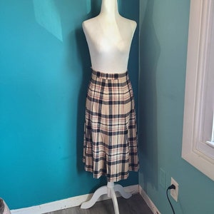 Size small/ Vintage Pendleton wool skirt, vintage plaid skirt, a line skirt, midi skirt, 1970s skirt, tan, black red, Young Pendleton,