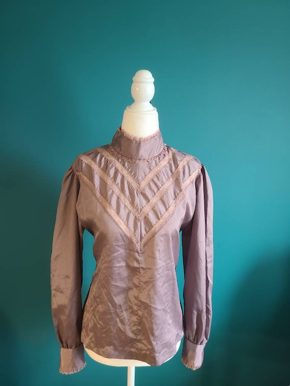 1970s victorian revival blouse, high neck, size ME