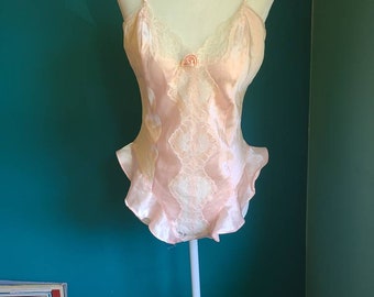 Size Medium / Large, vintage High leg body suit, vintage teddy, vintage lingerie, 1980s, pastel, peach, lace, romper, high cut leg