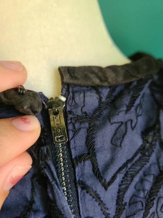 Size Medium/ Size Large, 1950s Vintage dress, emb… - image 2