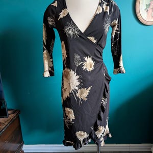 Women&#39;s Vintage 90s Y2K wrap dress dark floral goth fairycore size medium ruffle