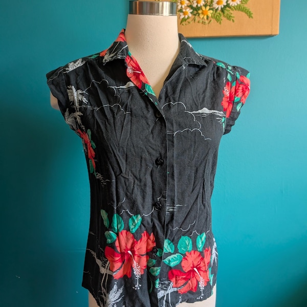 Vintage Hilo Hattie's Hawaiian floral print top sleeveless button down small