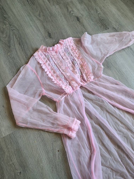Size small/ size medium/ Vintage 1970s pink sheer… - image 5