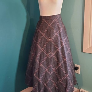 Volup Vintage 1950s wool circle skirt, SIZE large, plaid skirt, skirt with pockets, pinup, rockabilly, new look, tea length, midi skirt