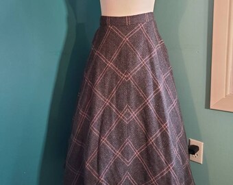 Volup Vintage 1950s wool circle skirt, SIZE large, plaid skirt, skirt with pockets, pinup, rockabilly, new look, tea length, midi skirt