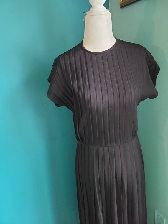Size medium / Vintage dress, 1940s pleated dress,… - image 4