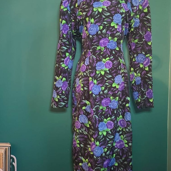 Vintage Printed Maxi Dress with Shoulder Pads