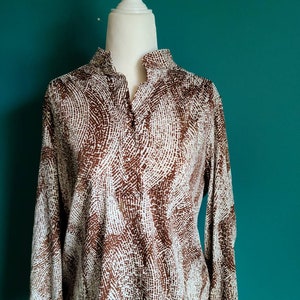 70s top, giraffe print, boho top, size small, mandarin collar, vintage shirt, vintage blouse, 70s vintage, boho top, disco, v neck, brown