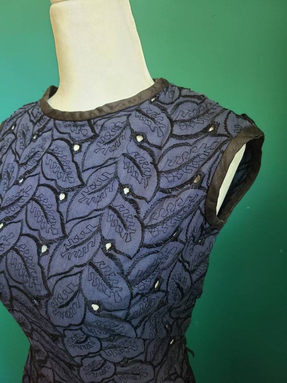 Size Medium/ Size Large, 1950s Vintage dress, emb… - image 3