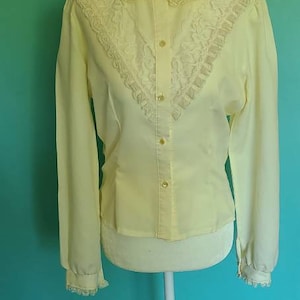 Vintage 70s victorian revival lace blouse, peterpan collar, cottagecore shirt clothing, size small, puff sleeve, gunnies blouse style white
