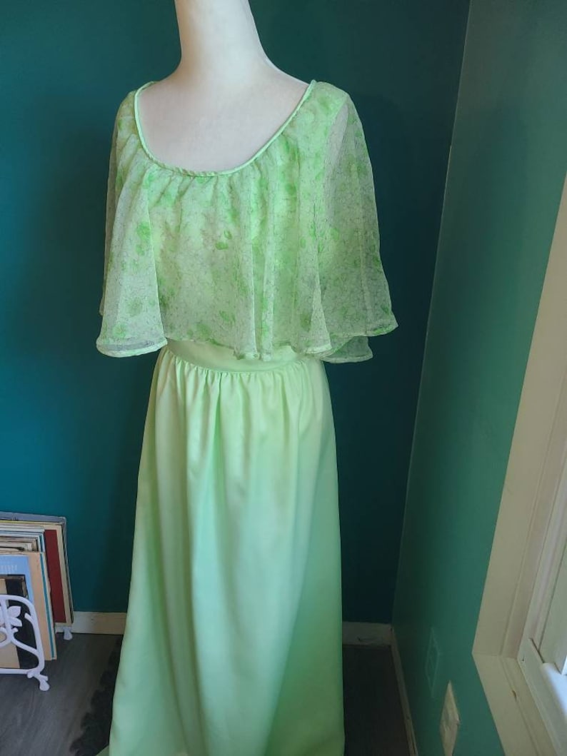 Vintage 70s green cape dress, vintage 70s maxi dress, 1970s retro formal maxi dress, pastel green maxi dress, boho maxi dress, cottagecore image 2