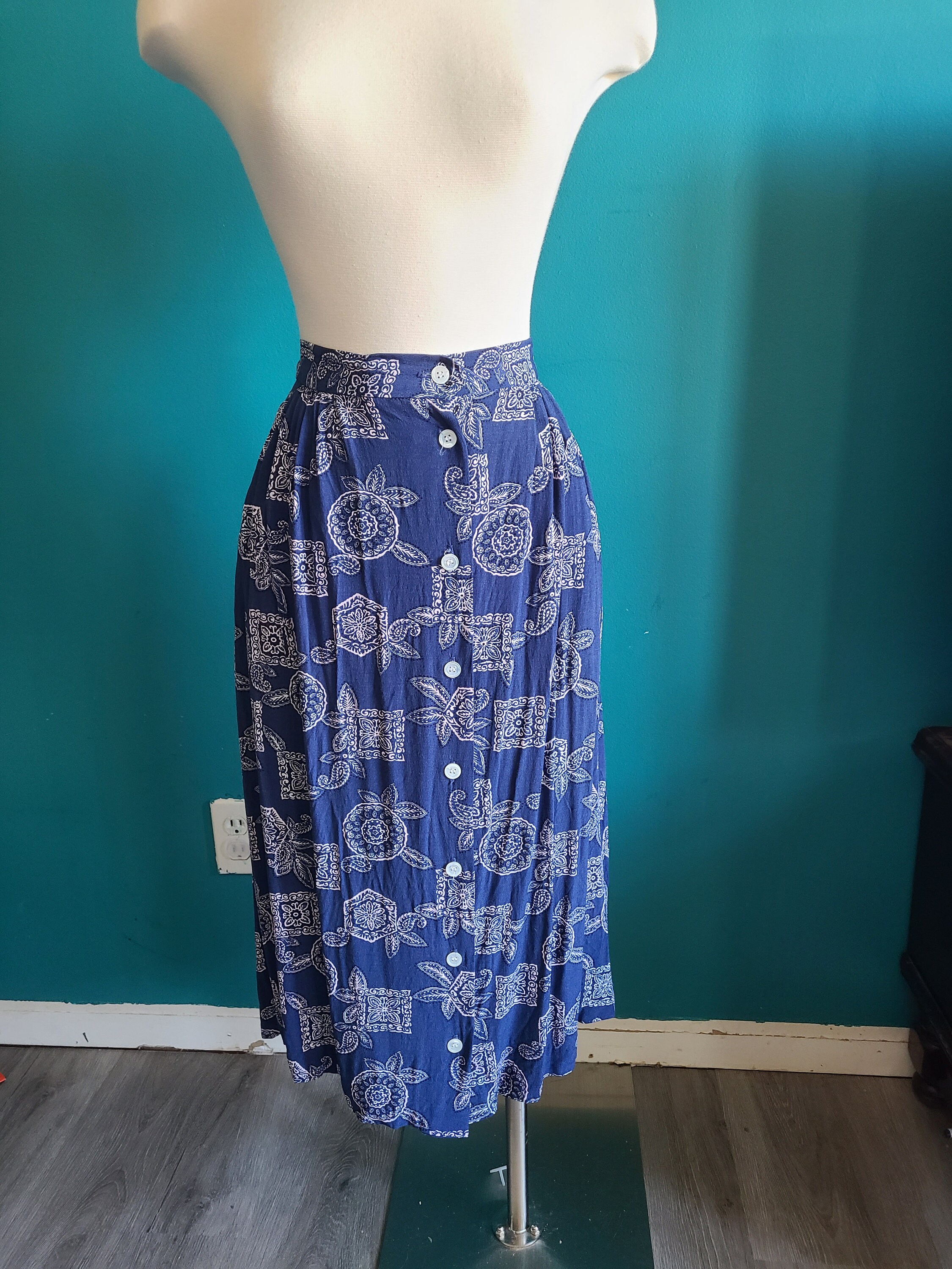 Button front skirt queen sale