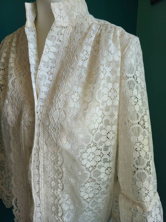 Size large/ Vintage lace top, bell sleeves, 1970s… - image 5