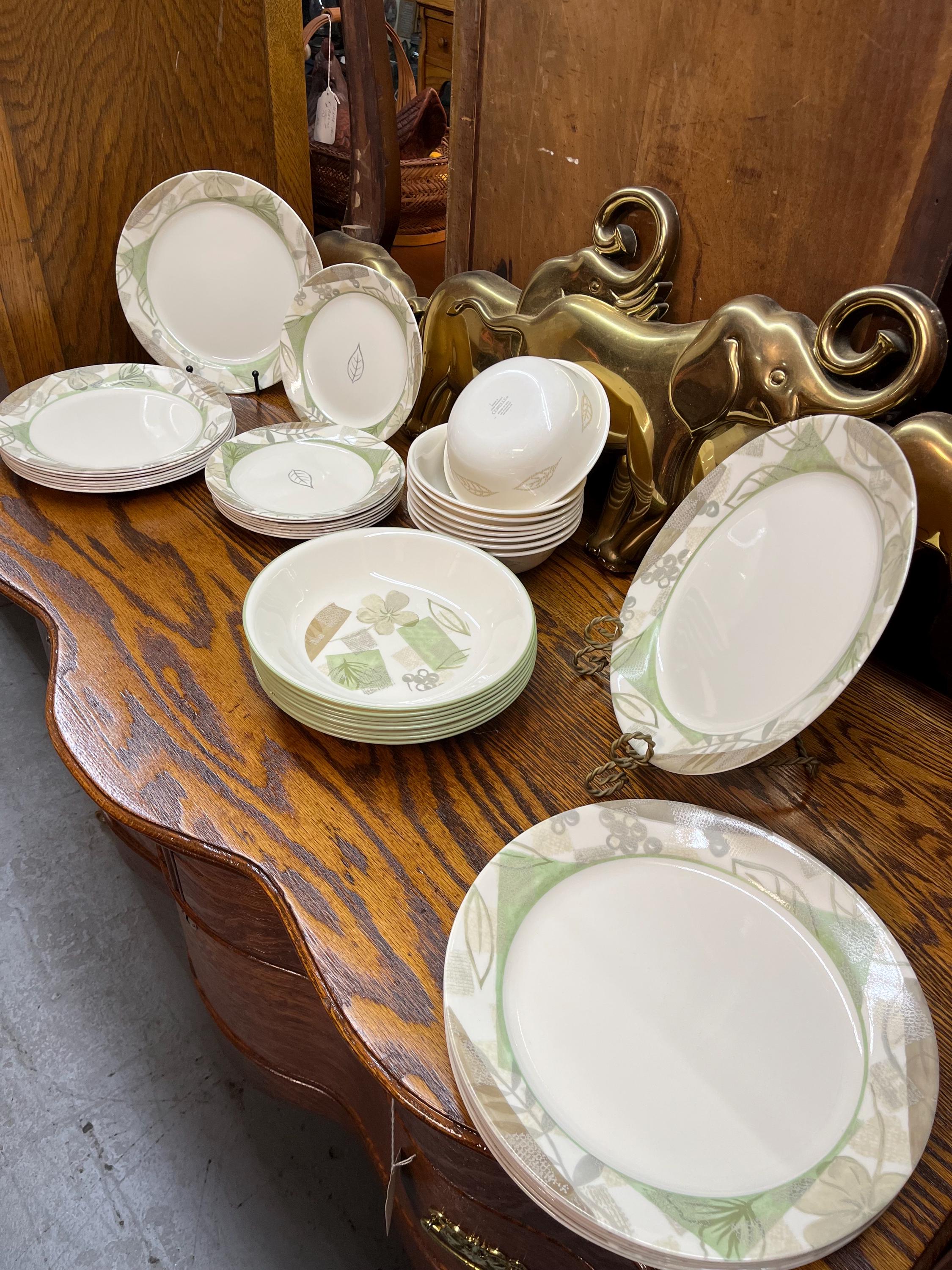 Corelle リーフ柄 皿 3枚セット Corelle Textured Leaves Pattern Replacements - Dinner Salad