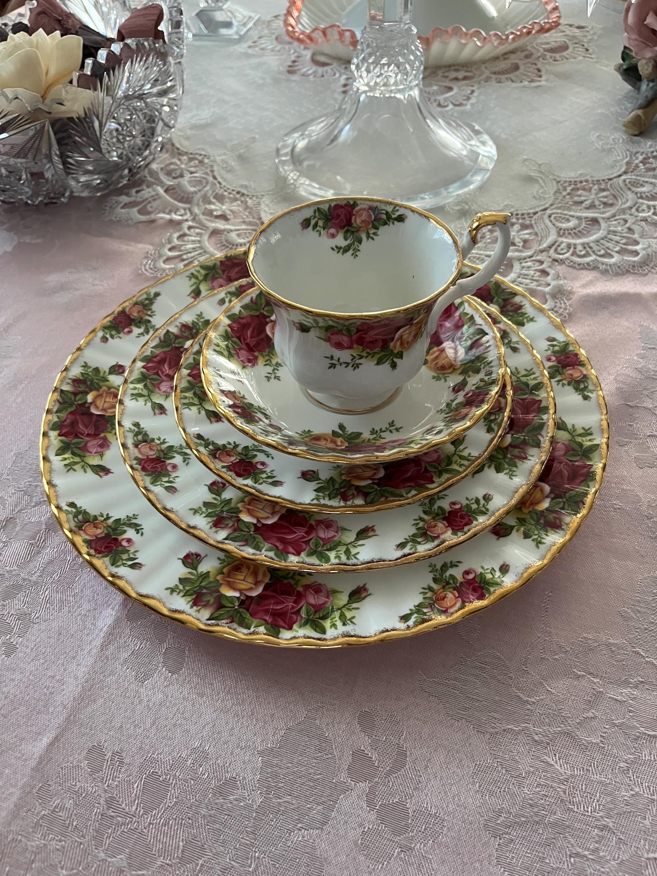 レイア！！  Old Country Roses Amazon.com | Royal Albert Set of 4 Old Country Roses 10.5