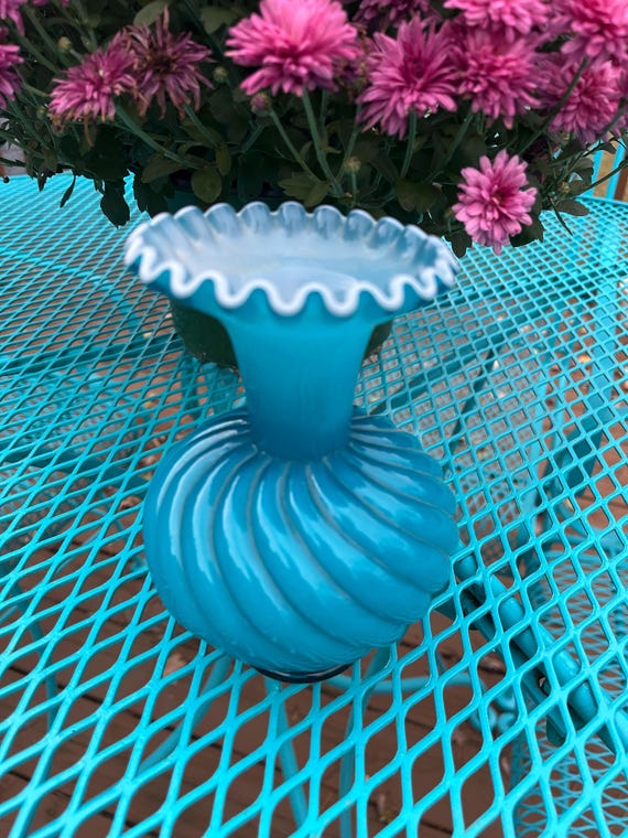 Fenton Jamestown Turquoise and White Glossy Crimped Swirl Vase