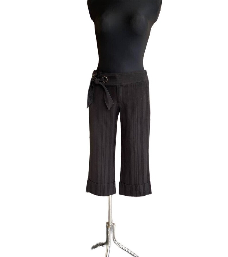 Vintage capri negro pantalones de mujer pantalones recortados con puños a rayas detalle de cintura atado con cinta tamaño 2 Caché imagen 1