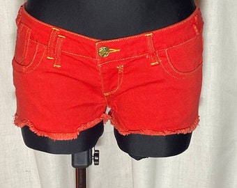 Shorts mujer denim en color rojo, vintage, estilo sexy años 90, verano, cortos, con flecos, cosidos con hilo dorado, elásticos, muchos bolsillos