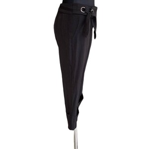 Vintage capri negro pantalones de mujer pantalones recortados con puños a rayas detalle de cintura atado con cinta tamaño 2 Caché imagen 5