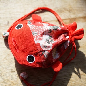 Porte monnaie poisson rouge asiatique en soie et cotton pochet telephone portable, petite sac à cordon Rouge bouche rouge