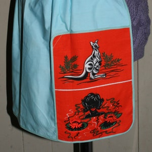 Vintage Busy Bee Apron - Con tela de impresión aborigen y etiqueta de cartón original.