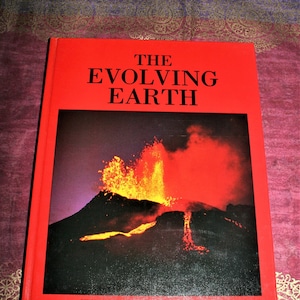 The Evolving Earth: The World Of Science Volume 3 - 1991 Vintage Hardcover Encyclopaedia