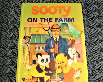 Sooty On The Farm - Sooty, Sweep And Soo med Harry Corbett - Purnell Books - 1972 Vintage Inbunden Barnbok - Begagnad Bok
