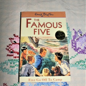The Famous Five: Five Go Off To Camp by Enid Blyton - 1997 Pre-Loved Roman - Pre-Owned Paperback