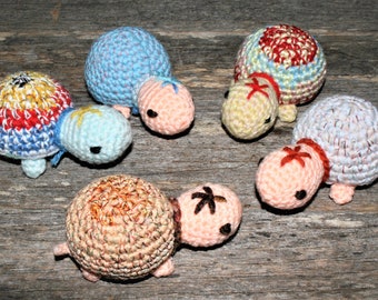 Tortugas bebés pequeñas y traviesas - Juguetes de ganchillo