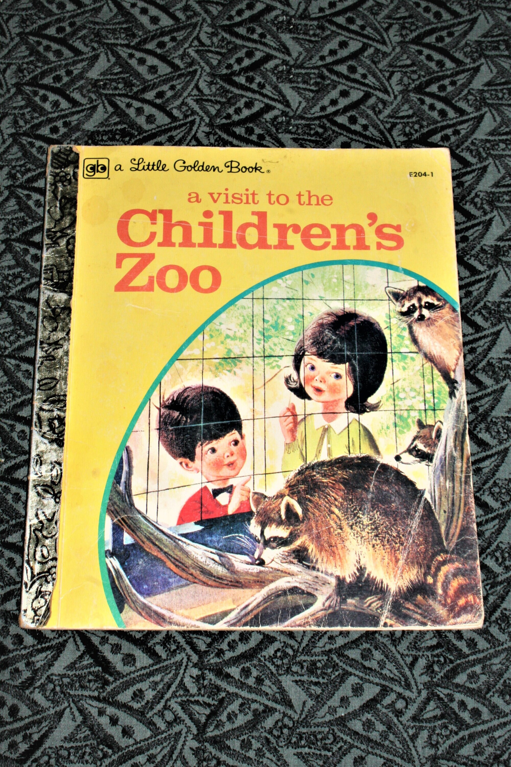 A Visit To The Children's Zoo - 1979 Little Golden Book - Vintage Golden Book - Pre-Loved Kids Book
