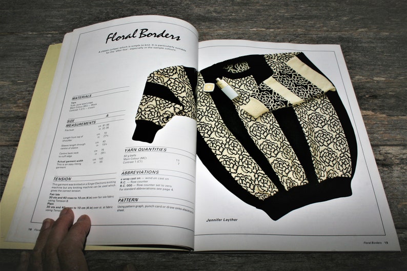 1986 Vintage Paperback Dorian Scott/'s Australian Designer Knits To Hand Knit Machine Knit And Crochet